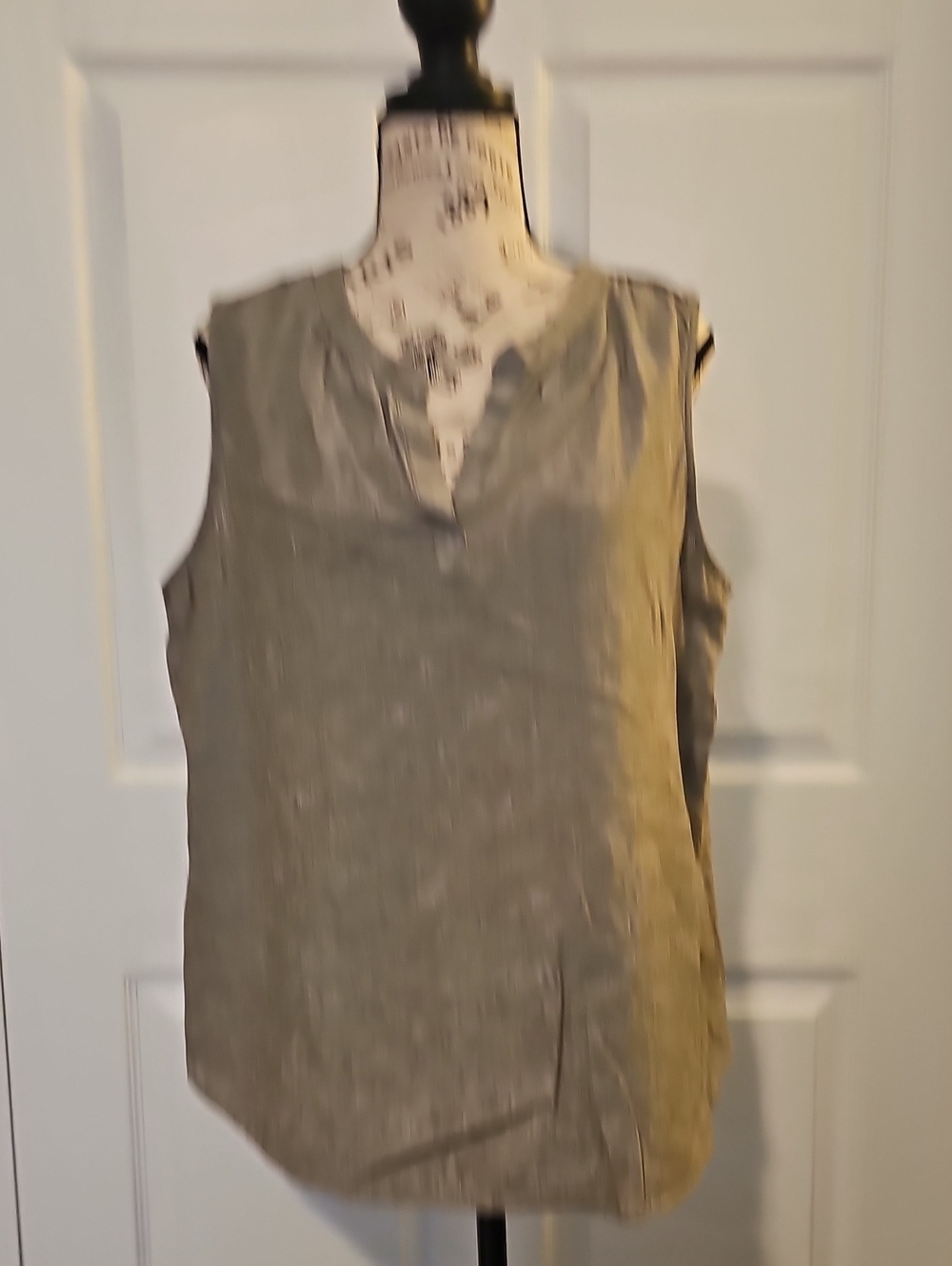Liz Claiborne Olive Green Sleeveless V-Notch Tank Top